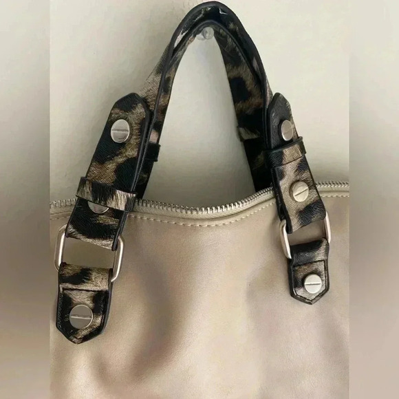 Olivia Miller Shoulder Crossbody Bag Tote Fold Over Purse Adjustable Strap Tan - Picture 7 of 12